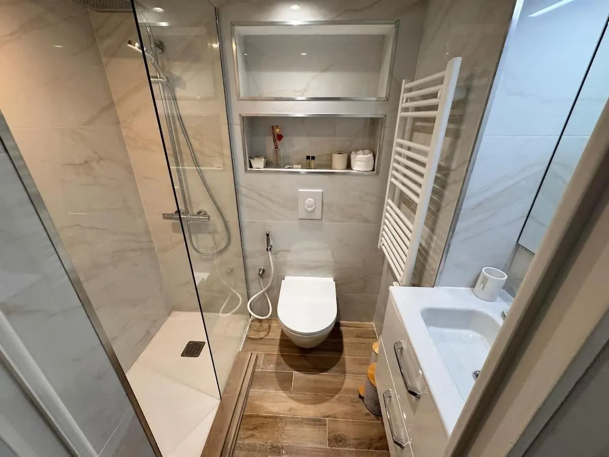 Central Studio With Mezzanine 3 Minutes To Sea Nice Holiday home