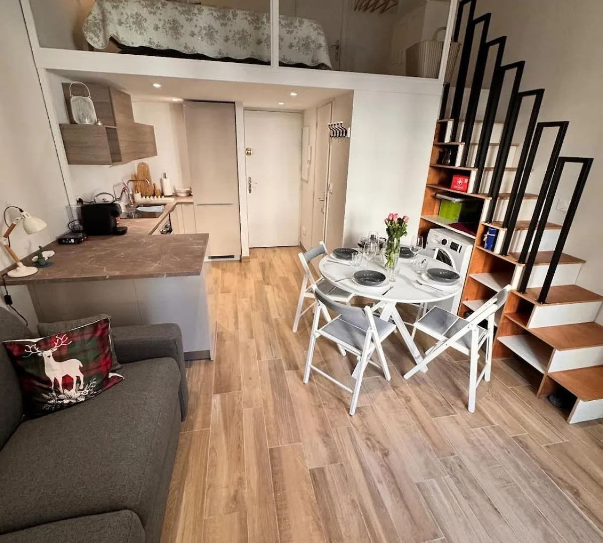 Central Studio With Mezzanine 3 Minutes To Sea Nice